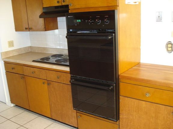 3rd image of 1538 E 50th St
