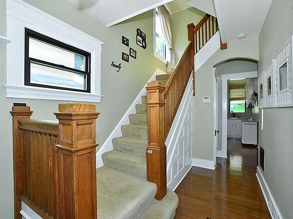 3rd image of 209 W Woodford Ave