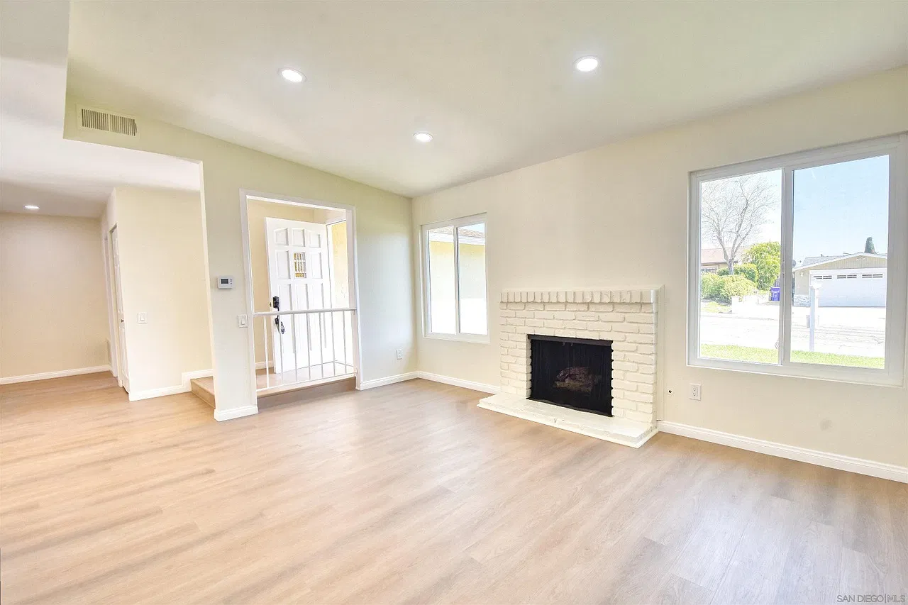 3 bed, 1651 sqft, $3,950 — Photo 3