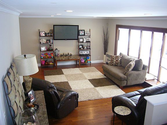 2nd image of 9 Southway