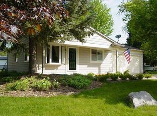 501 Wellington Dr, South Lyon, MI 48178