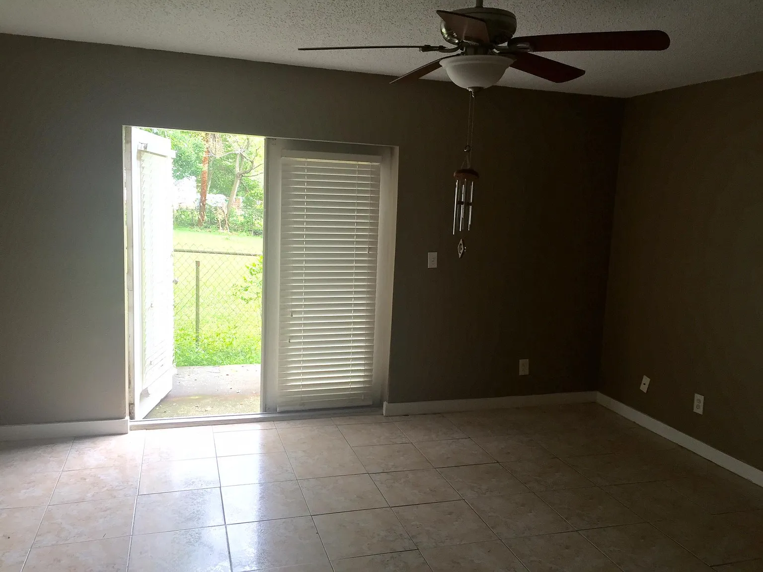 2 bed, 1075 sqft, $1,550 — Photo 4