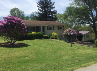 305 Sandy Kay Dr, Wheeling, WV