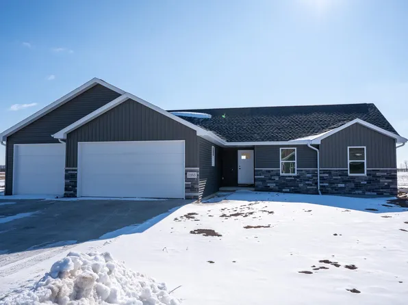 1255 W Thorn Creek Dr, Hilbert, WI 54129