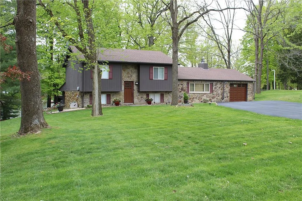 5253 S Maple Dr photo 1