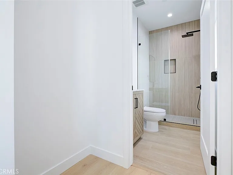 2242 N Keystone St — Photo 13