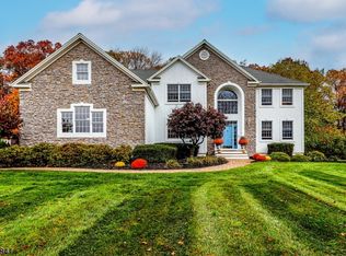 4 Stone Mill Dr, Pittstown, NJ 08867