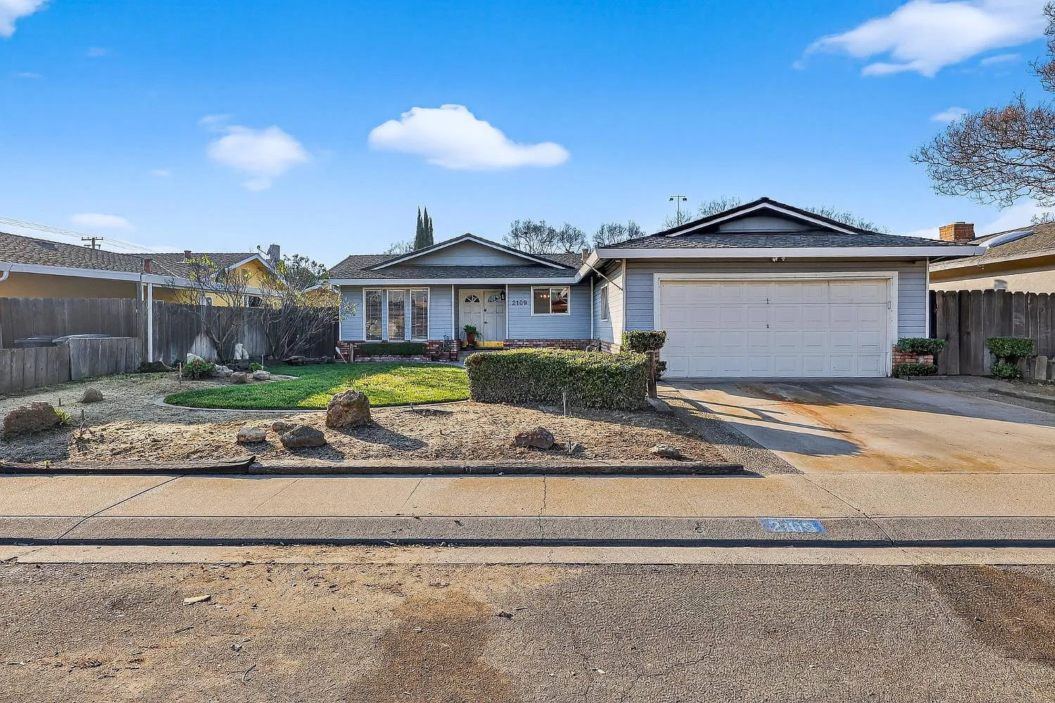2109 Oriole Dr photo 1
