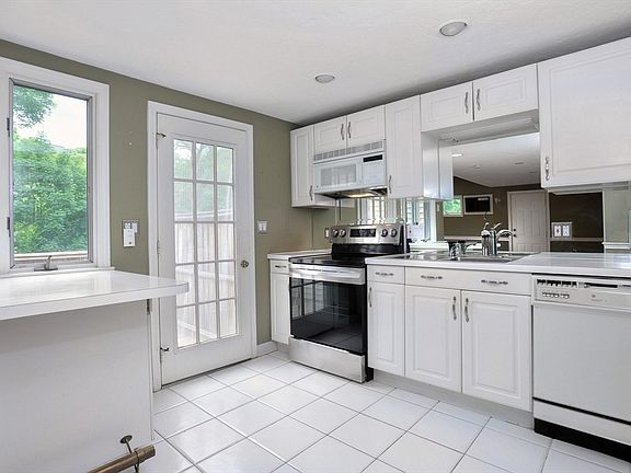 3rd image of 10 Curtis St Unit 5
