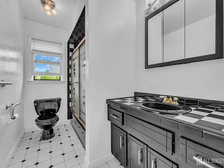 132 Somerset Ave — Photo 11