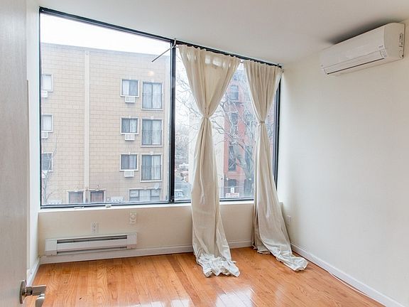 5th image of 590 Lafayette Ave #1