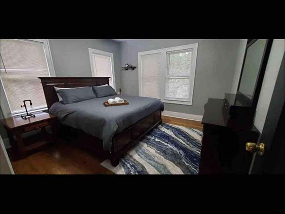 2nd image of 721 Euclid Ave E