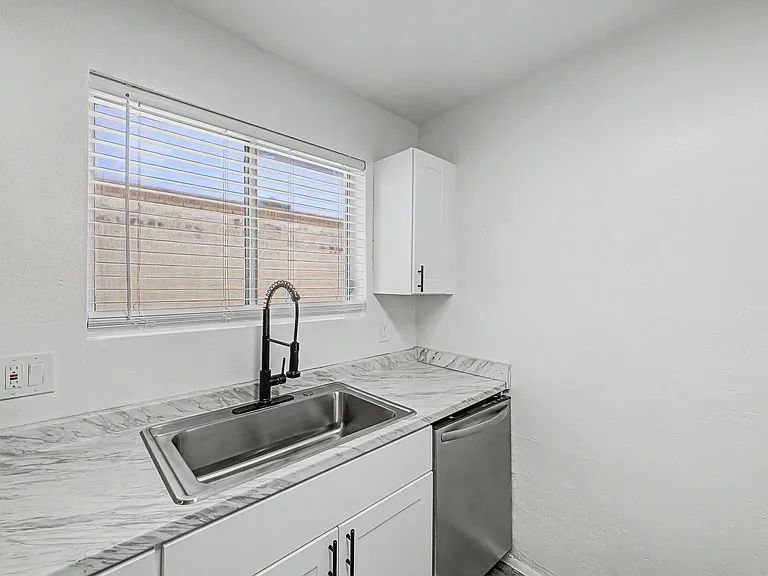 9514 N. 8th St — Photo 8
