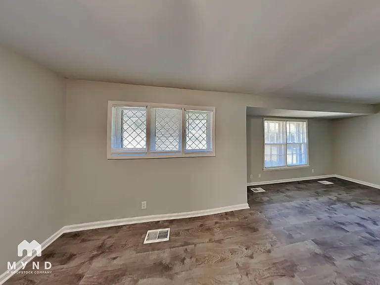 6220 Leslie Dr — Photo 7