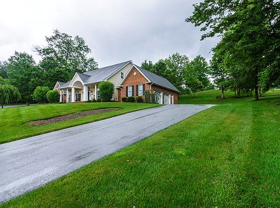 3rd image of 833 Glenview Dr