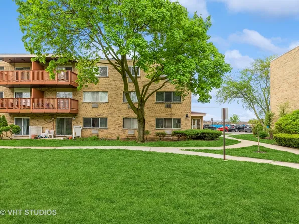 714 Dempster St #212, Mount Prospect, IL 60056