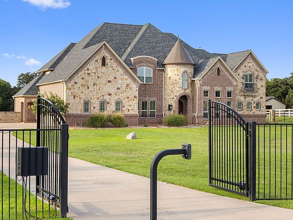 2nd image of 1311 Appaloosa Cir