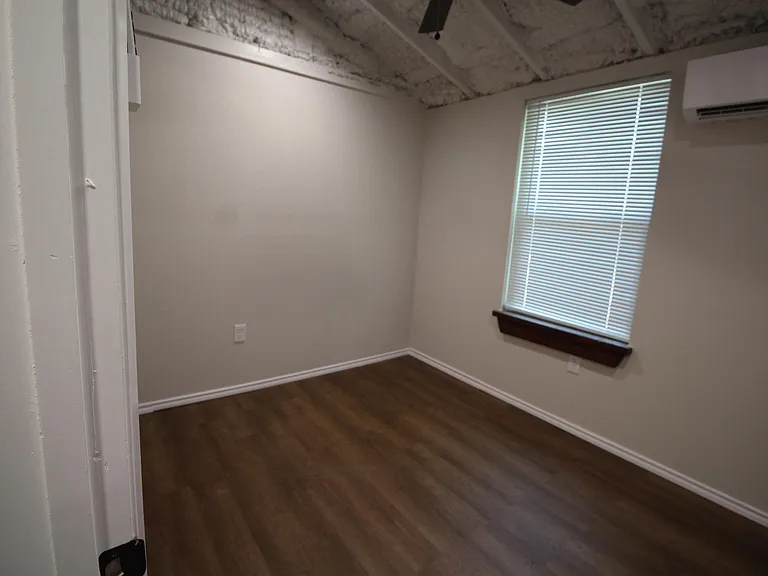 213 N Waldrip St — Photo 16