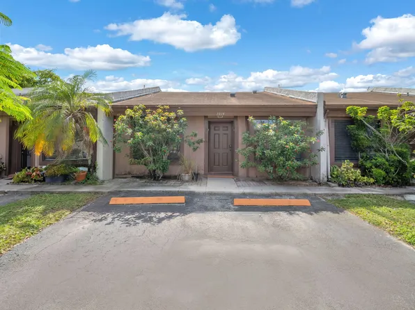 2014 NW 89th Ave, Pembroke Pines, FL 33024