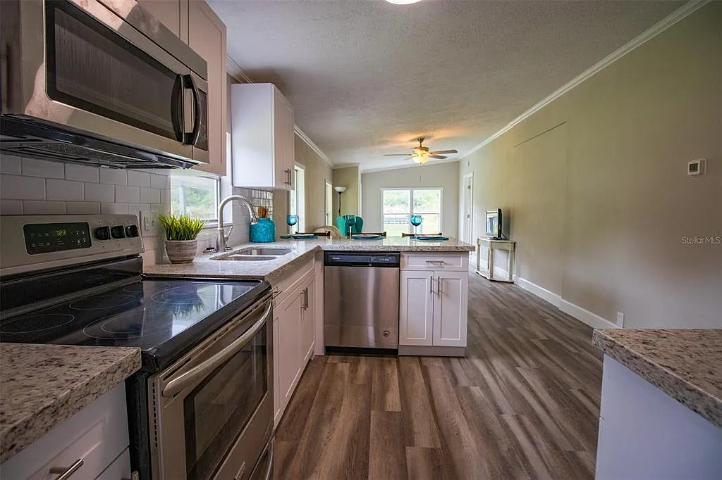 2 bed, 2.0 bath, 1044 sqft, $1,350 — Photo 4