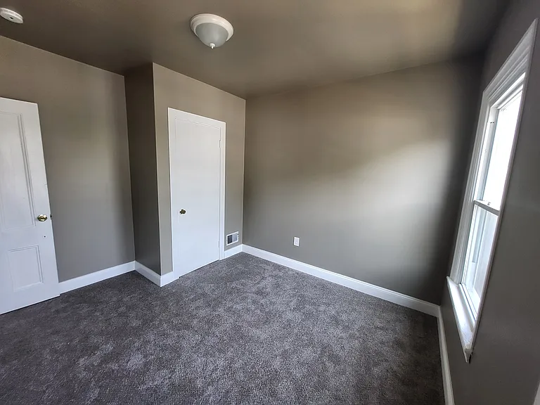 830 W Wilkes Barre St — Photo 9