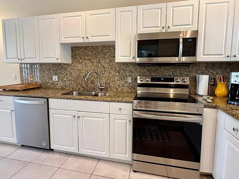 619 NE 7th Ave — Photo 13