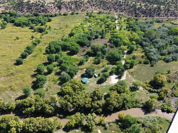 25 Agua Caliente Rd, San Jose, NM 87565