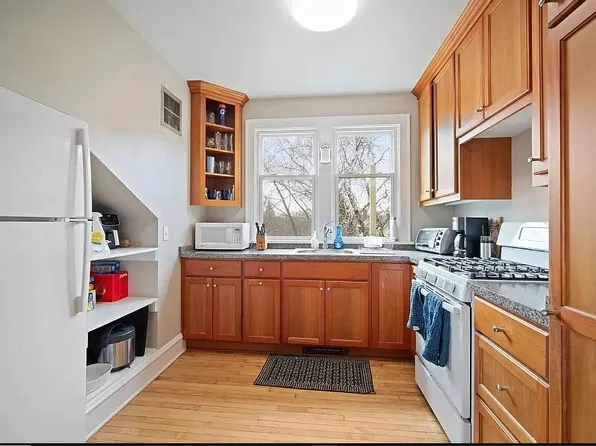 89 Price Blvd, West Hartford, CT 06119