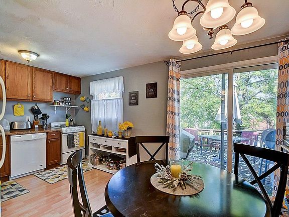 4th image of 24 Woodmont Ct