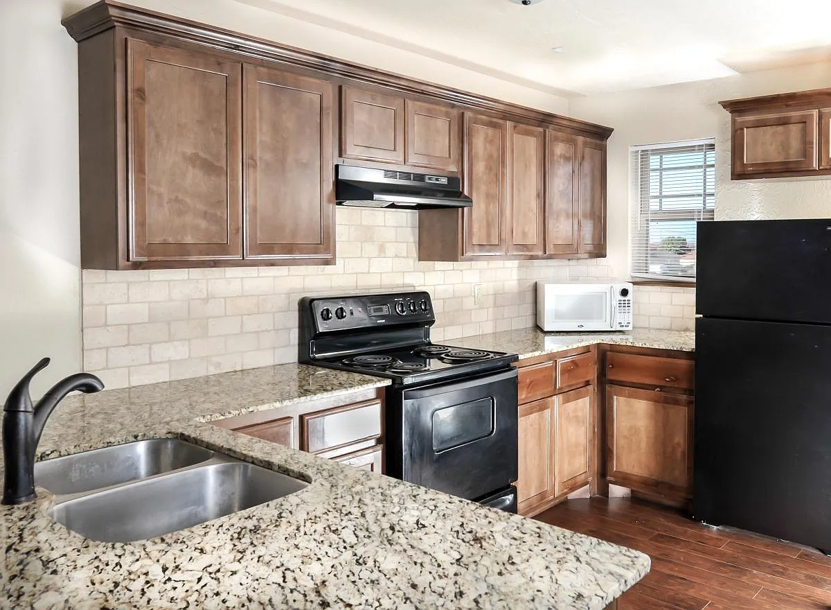 2 bed, 1000 sqft, $1,200 — Photo 2
