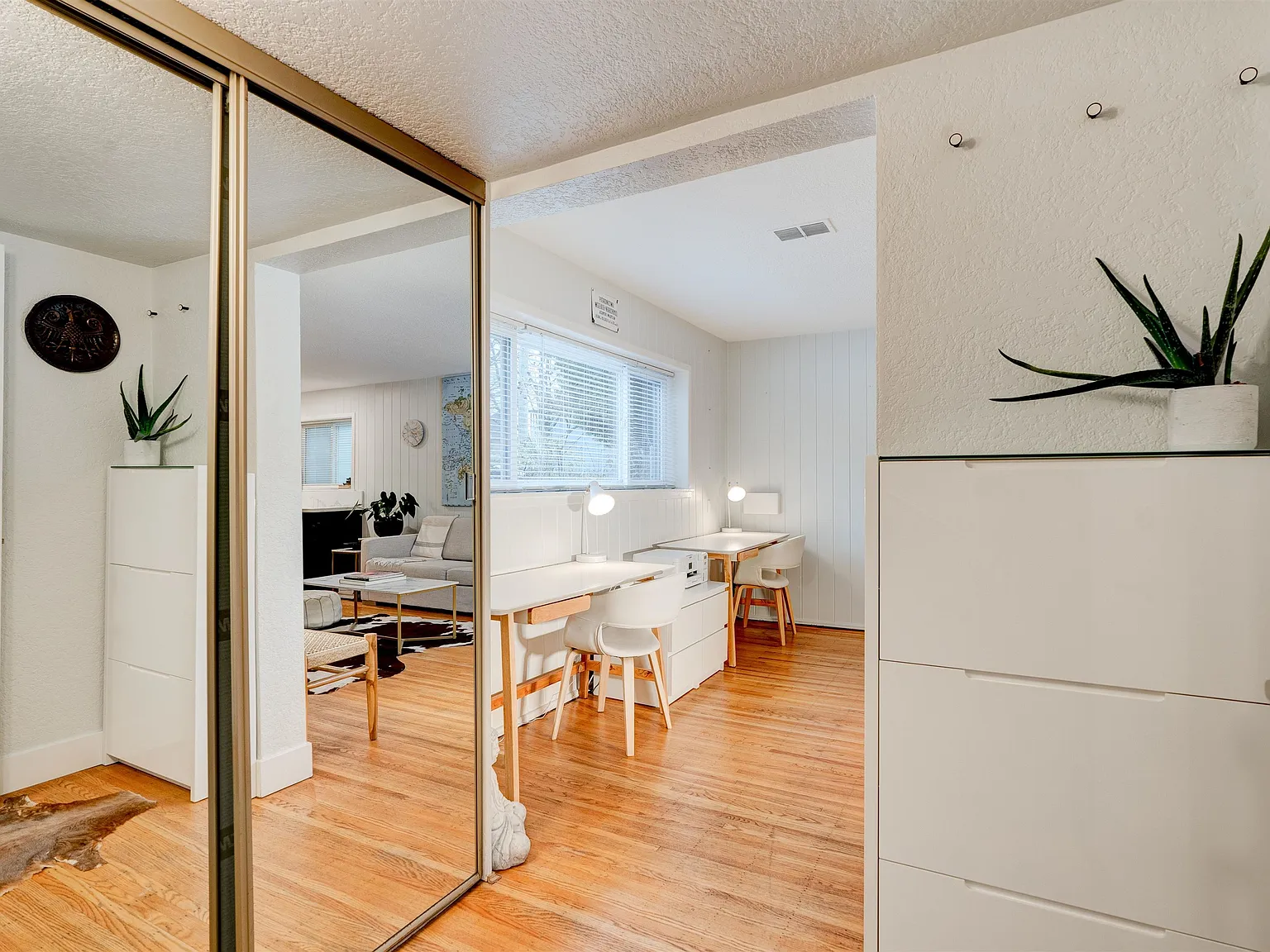 1 bed, 869 sqft, $2,350 — Photo 2