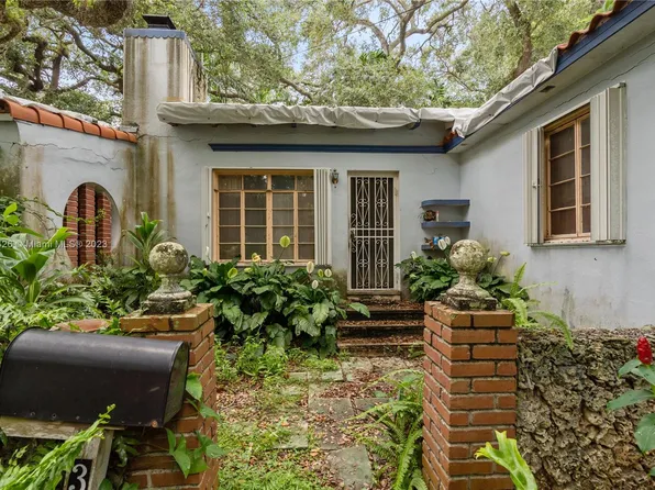 355 NE 86th St, El Portal, FL 33138