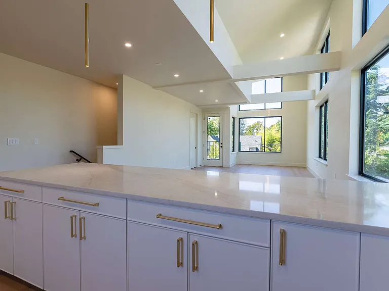 822 W 22nd Ave — Photo 28