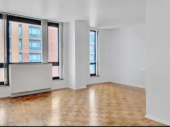 1 Irving Place P20H image 3 of 13
