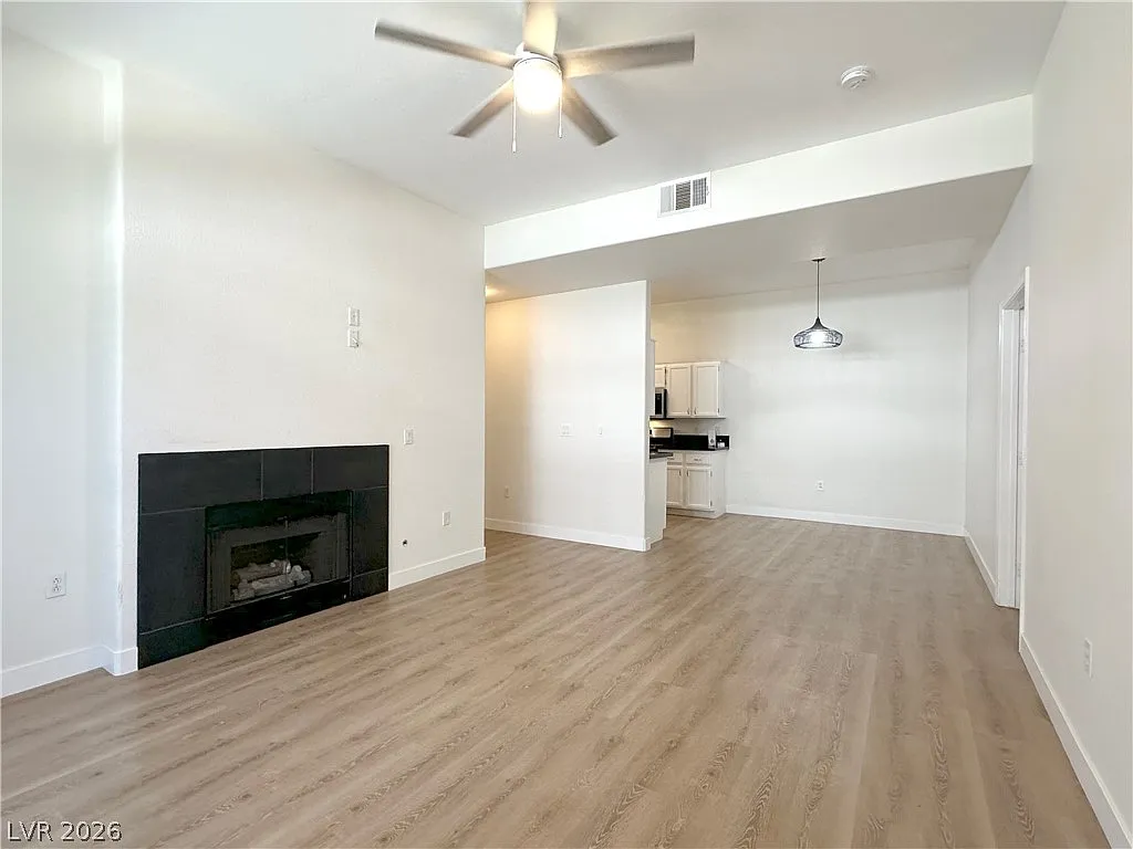 3 bed, 2.5 bath, 1198 sqft, $1,875 — Photo 3