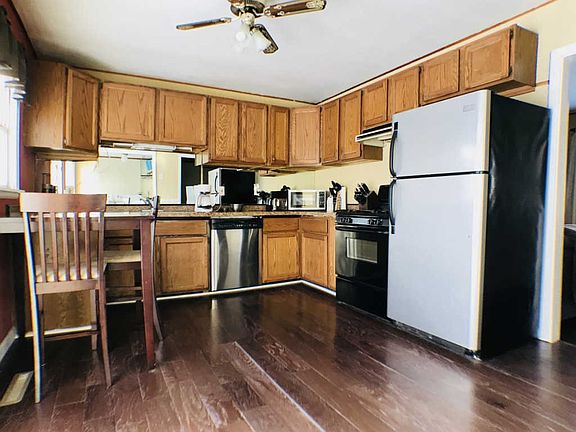 2nd image of 195 Oakwood Dr