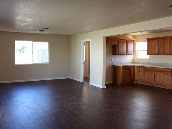 4th image of 606 W Comanche Dr