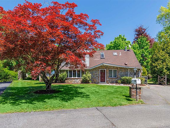 2nd image of 10 BELL Place