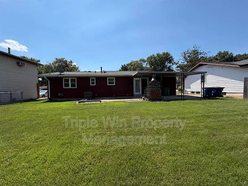 3 bed, 2.0 bath, 1066 sqft, $1,650 — Photo 3