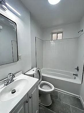 5th image of 1420 W Girard Ave