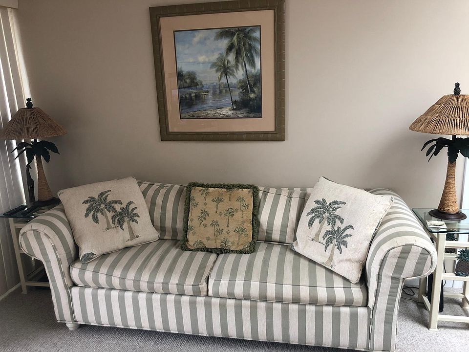 Sofa in den