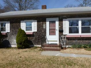 37 Harbeck St, Acushnet, MA 02743