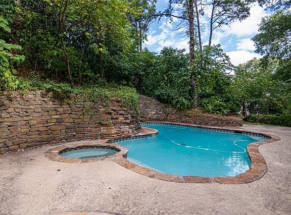 3rd image of 1707 Creekhaven Dr