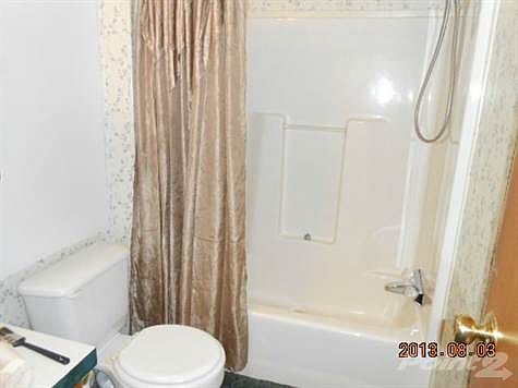 27 Lester lane bath 2 view