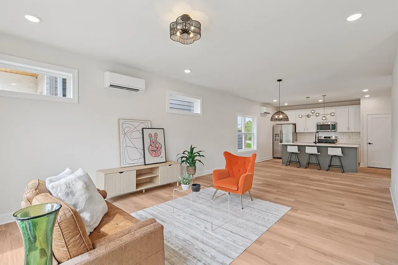 3 bed, 2065 sqft, $2,595 — Photo 3
