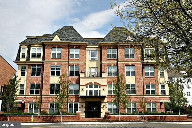 1st image of 320 S West St APT 301