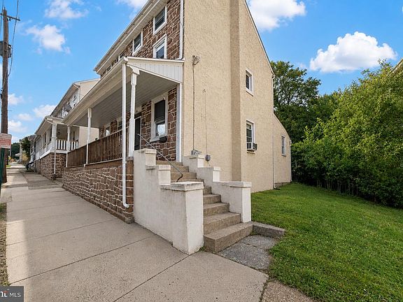 3rd image of 129 Hall St