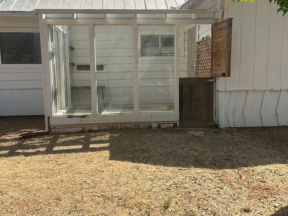 Attached greenhouse off big bedroom and southside of house