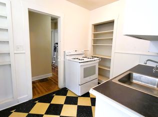 Vintage 1 BD | 1 BA End Unit - Hawthorne Belmont, Portland, OR 97214
