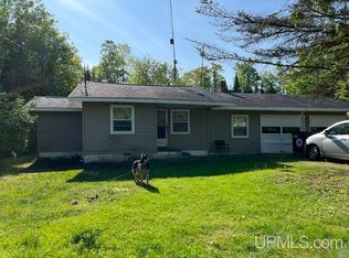 2496 F Rd, Bark River, MI 49807
